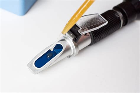 how do i use a refractometer|how to use handheld refractometer.